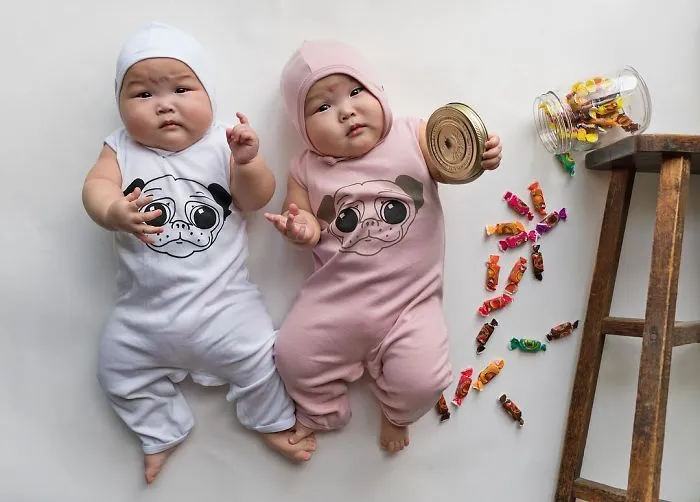 These Miracle Momo Twins Have The Cutest Matching Outfits Ever