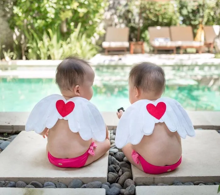 These Miracle Momo Twins Have The Cutest Matching Outfits Ever