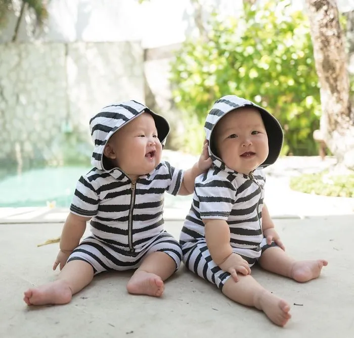 These Miracle Momo Twins Have The Cutest Matching Outfits Ever