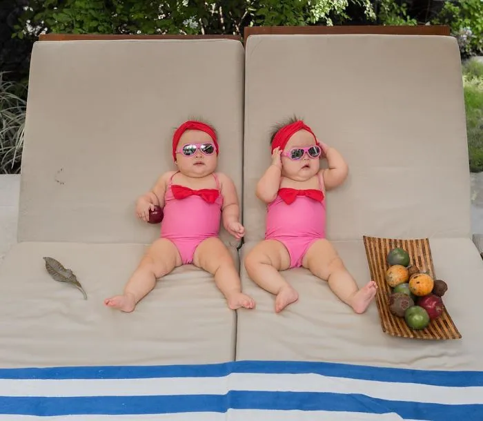 These Miracle Momo Twins Have The Cutest Matching Outfits Ever