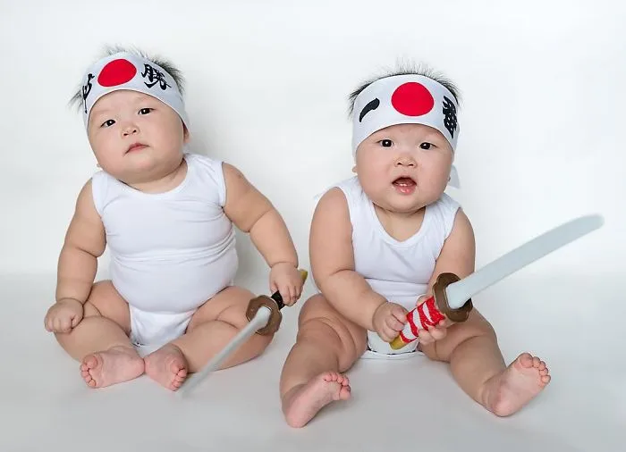 These Miracle Momo Twins Have The Cutest Matching Outfits Ever