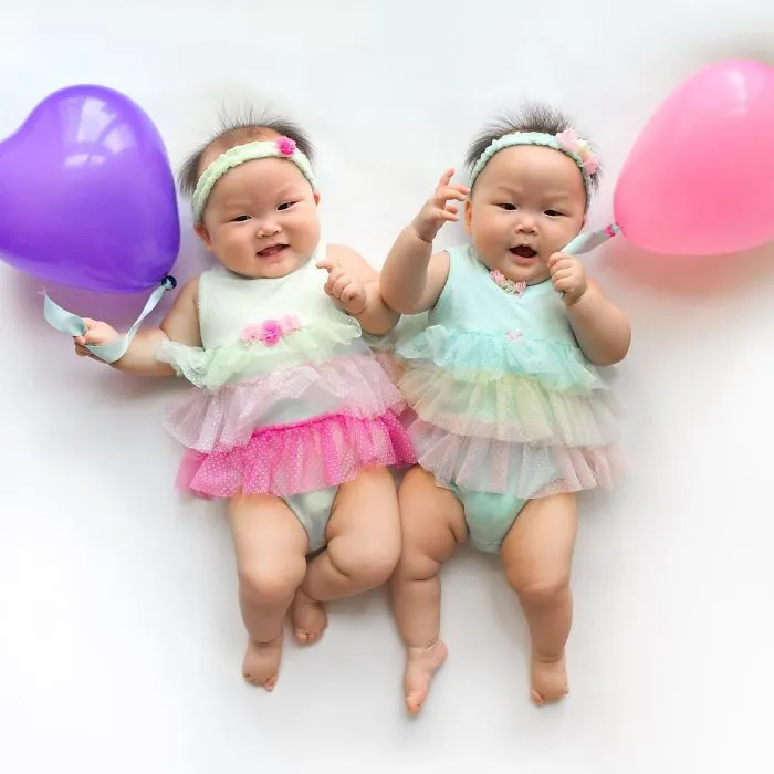 These Miracle Momo Twins Have The Cutest Matching Outfits Ever