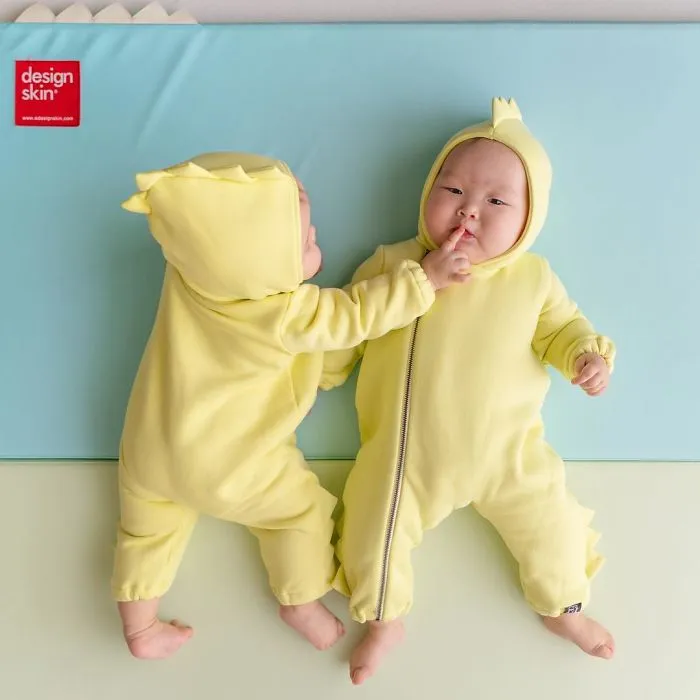 These Miracle Momo Twins Have The Cutest Matching Outfits Ever