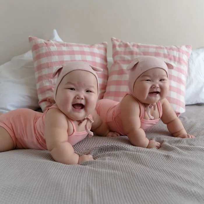 These Miracle Momo Twins Have The Cutest Matching Outfits Ever