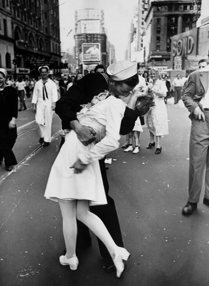 V-J Day In Times Square, Alfred Eisenstaedt, 1945