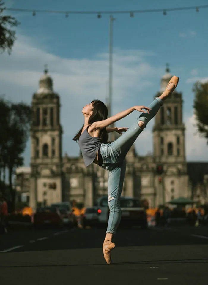 Photographer Documents Dancers Practicing In The Streets Of Mexico City To Prove Trump Was Wrong