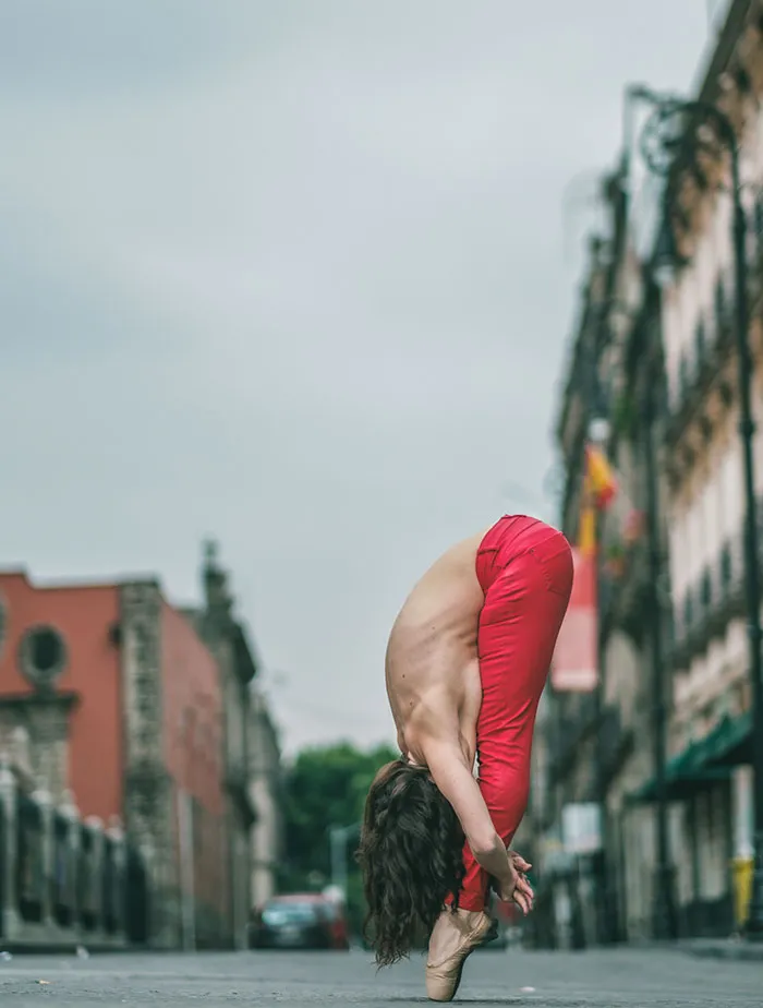 Photographer Documents Dancers Practicing In The Streets Of Mexico City To Prove Trump Was Wrong