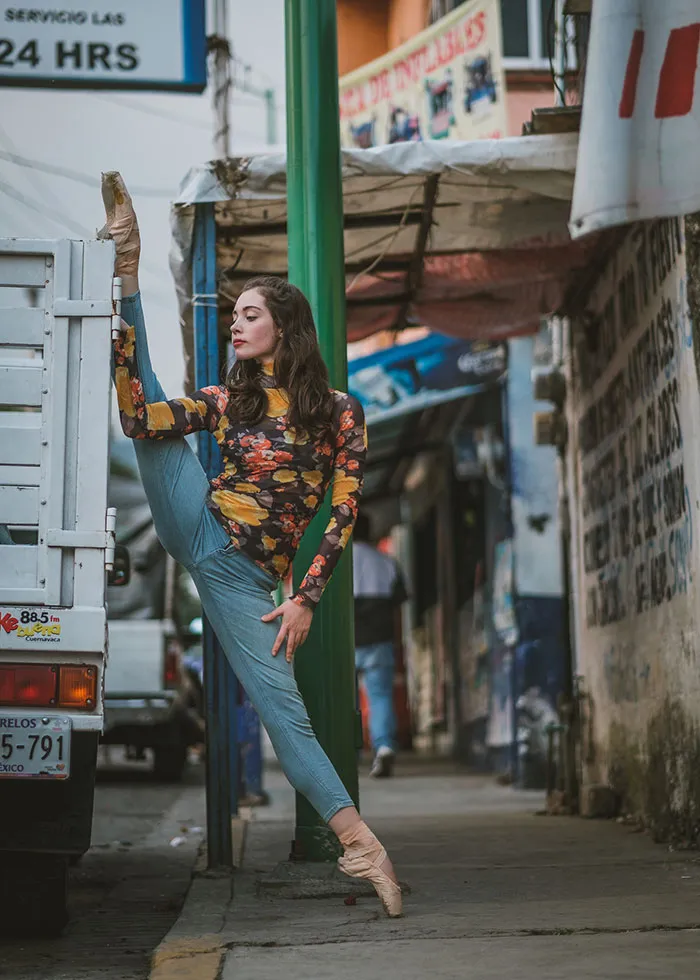 Photographer Documents Dancers Practicing In The Streets Of Mexico City To Prove Trump Was Wrong