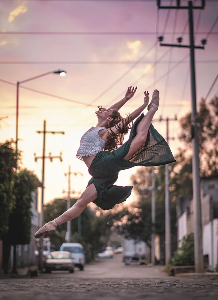 Photographer Documents Dancers Practicing In The Streets Of Mexico City To Prove Trump Was Wrong
