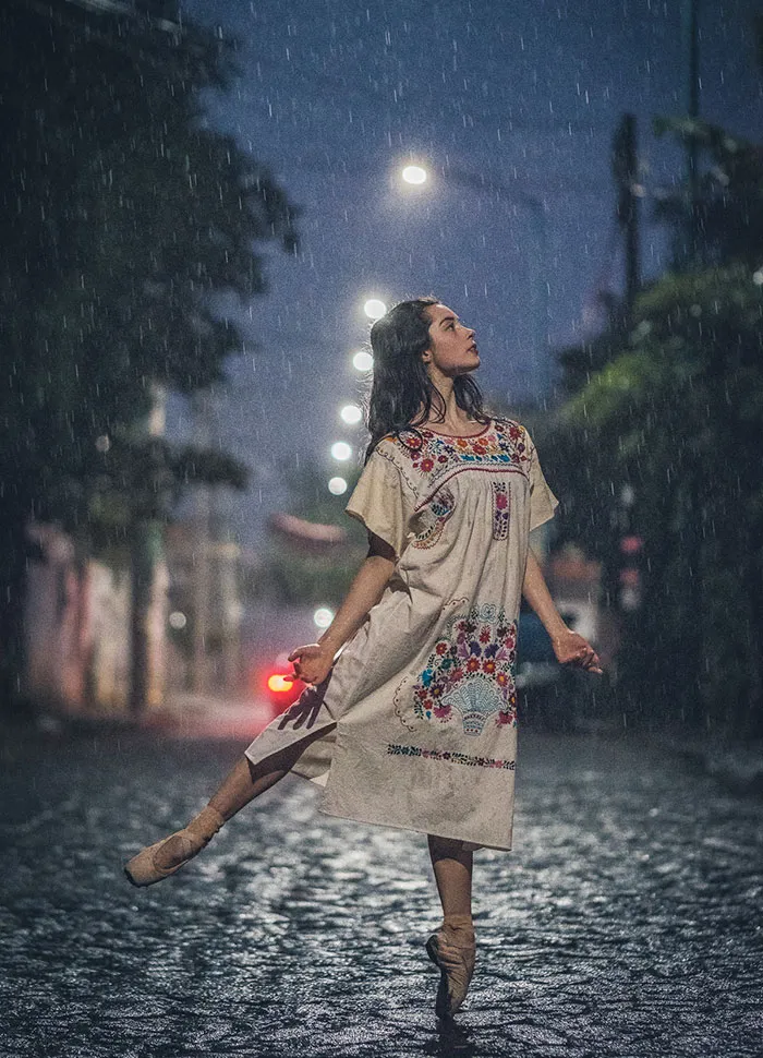 Photographer Documents Dancers Practicing In The Streets Of Mexico City To Prove Trump Was Wrong
