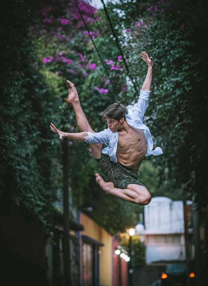 Photographer Documents Dancers Practicing In The Streets Of Mexico City To Prove Trump Was Wrong