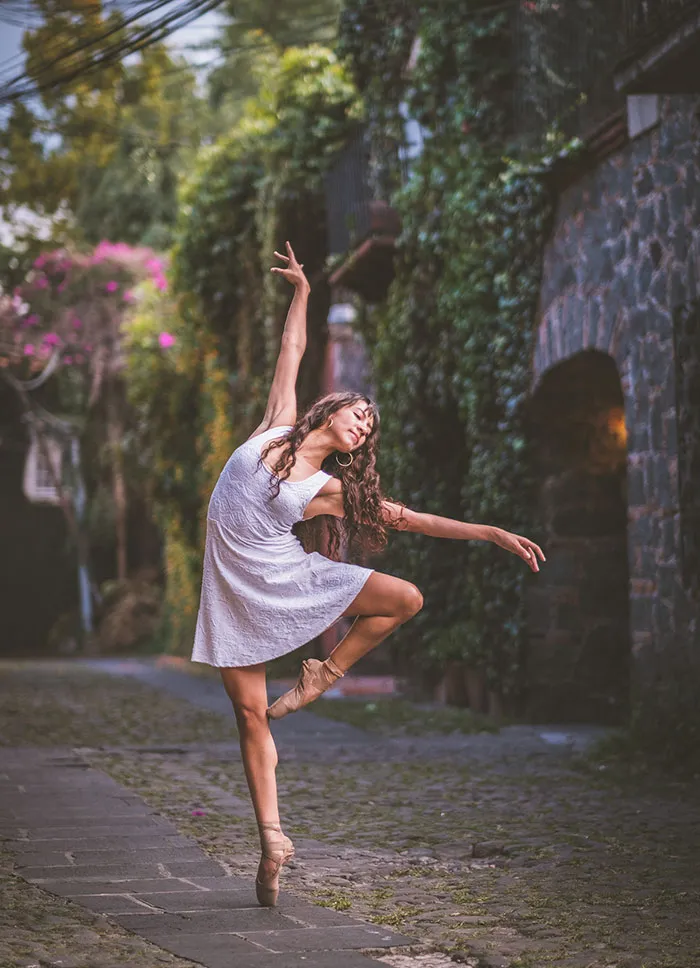 Photographer Documents Dancers Practicing In The Streets Of Mexico City To Prove Trump Was Wrong