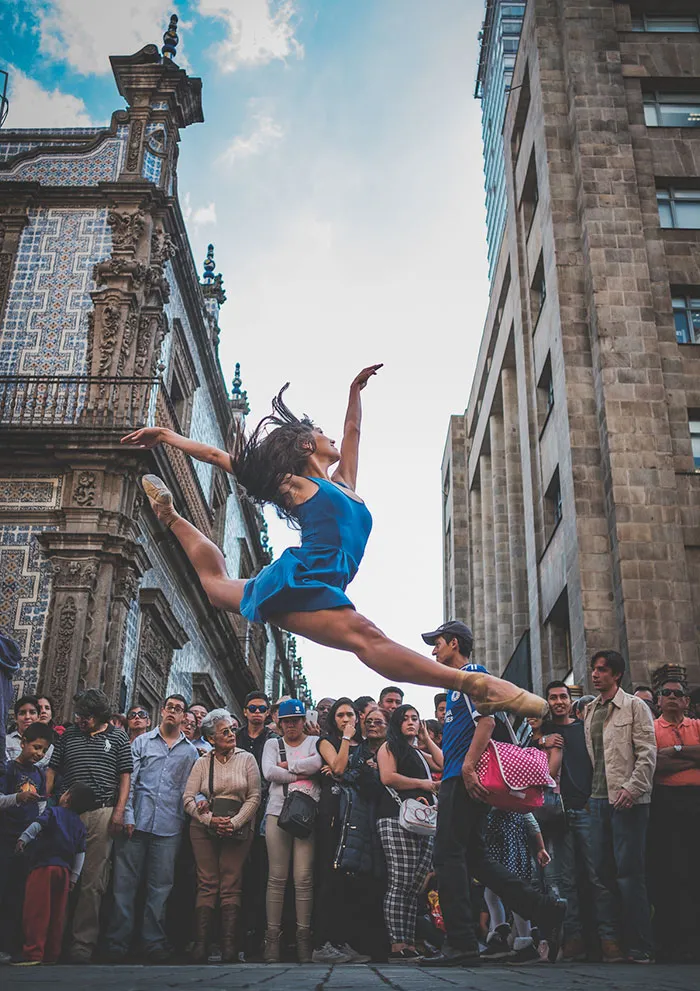 Photographer Documents Dancers Practicing In The Streets Of Mexico City To Prove Trump Was Wrong