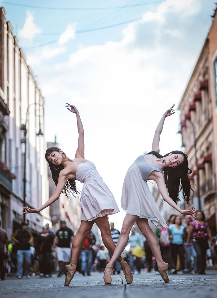 Photographer Documents Dancers Practicing In The Streets Of Mexico City To Prove Trump Was Wrong
