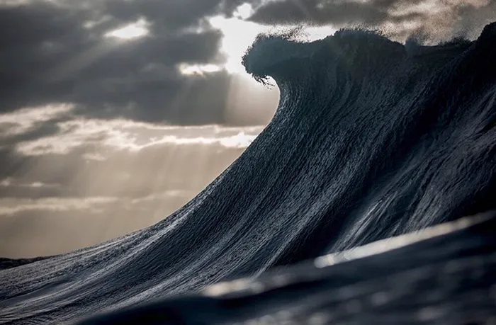 Breathtaking Wave Photos By Lloyd Meudell Look Like Mountains