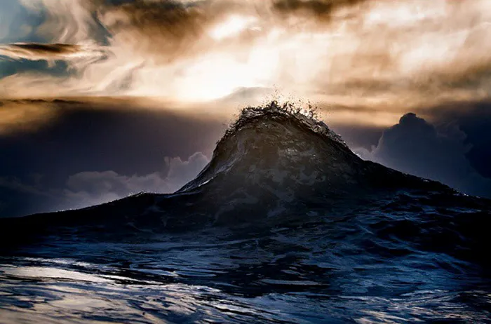 Breathtaking Wave Photos By Lloyd Meudell Look Like Mountains