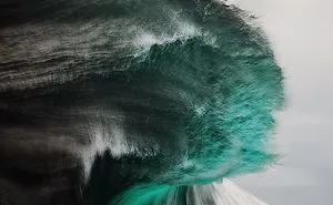 Breathtaking Wave Photos By Lloyd Meudell Look Like Mountains