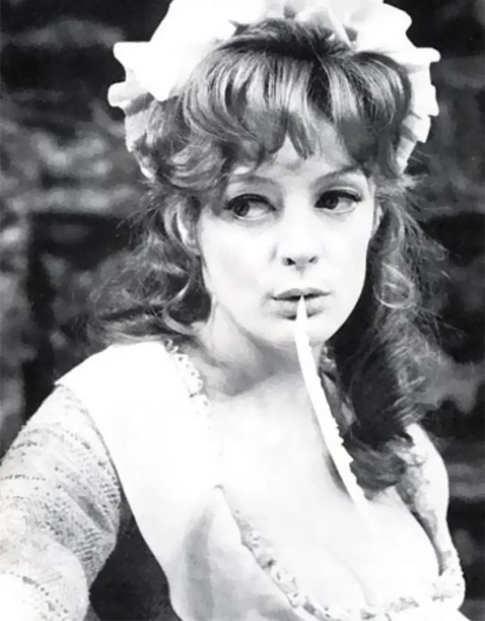 17 Beautiful Throwback Pics Of Dame Maggie Smith