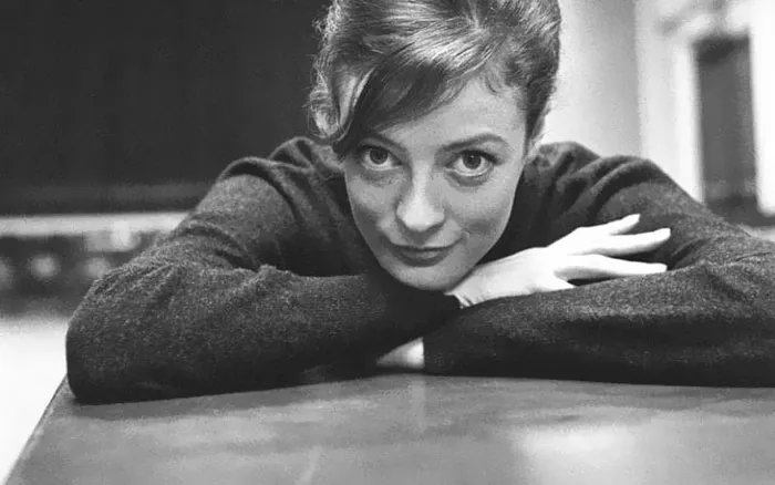 17 Beautiful Throwback Pics Of Dame Maggie Smith