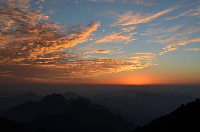 I'm A 13 Year Old Girl Who Found A Hobby Of Photography And Traveled To Photograph The Yellow Mountains In China.