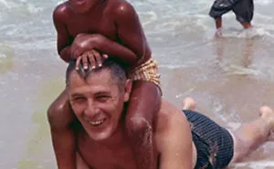 131 Rare Celebrity Pics That Reveal A Side You've Never Seen Before