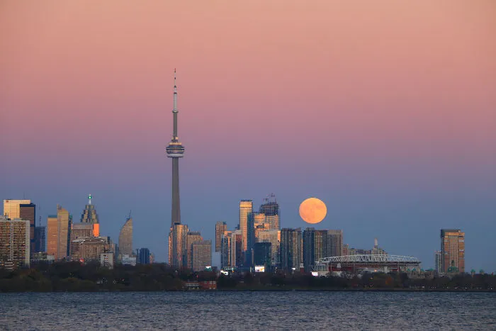 Rare Super Moon Over Toronto Time Lapse 2016
