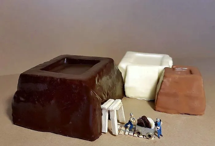 Italian Pastry Chef Creates Miniature Worlds With Desserts