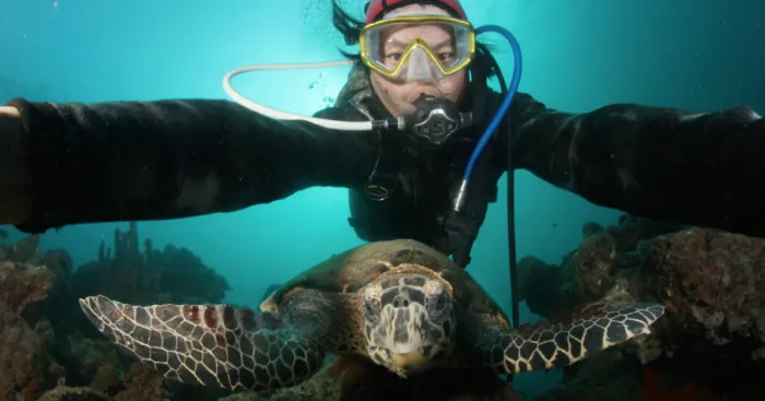 I Take Underwater Selfies With Ocean Wildlife Like A Boss