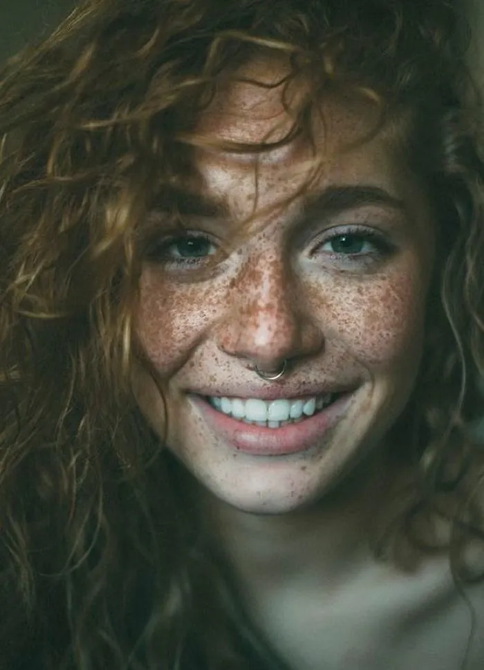 98 Freckled People Who'll Hypnotize You With Their Unique Beauty