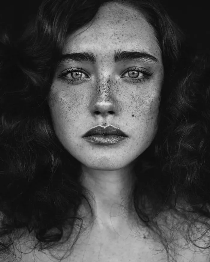 98 Freckled People Who'll Hypnotize You With Their Unique Beauty