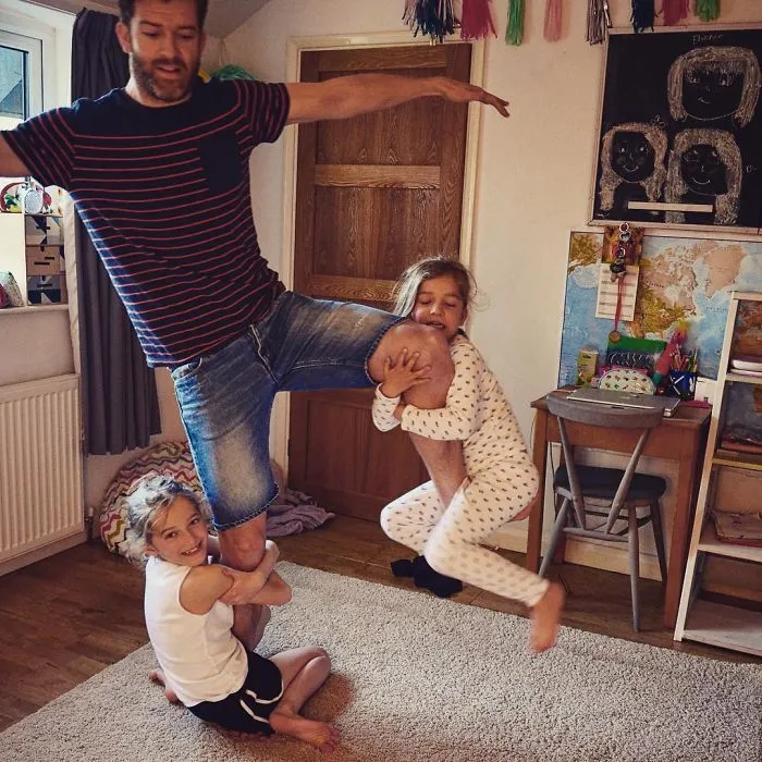 Father Of 4 Daughters Refuses To Sugarcoat His Instagram Pics, Takes Internet By Storm