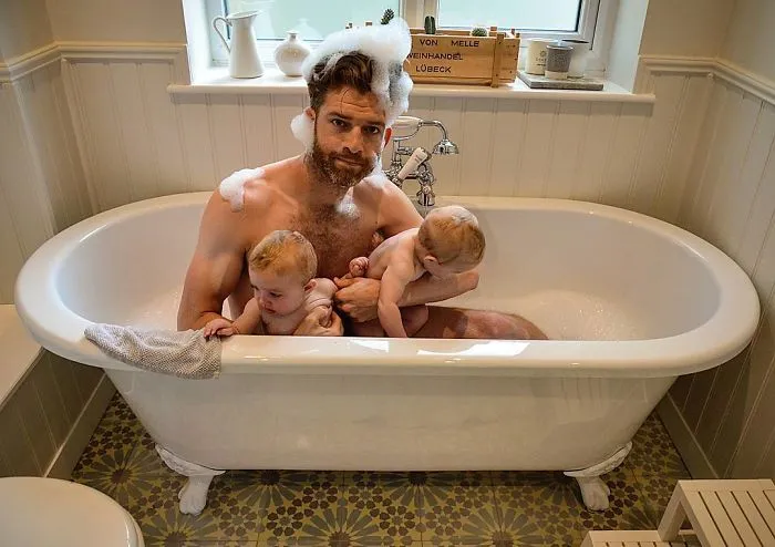 Father Of 4 Daughters Refuses To Sugarcoat His Instagram Pics, Takes Internet By Storm