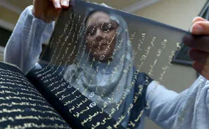 Artist Spends 3 Years Rewriting The Entire Quran In Gold On 164 Feet Of Silk By Hand