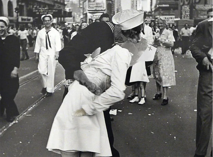 Kiss Nurse & Saylor