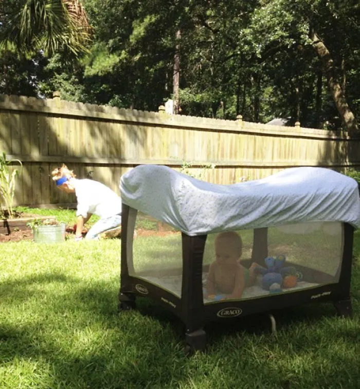 Con una sábana no le picarán los mosquitos