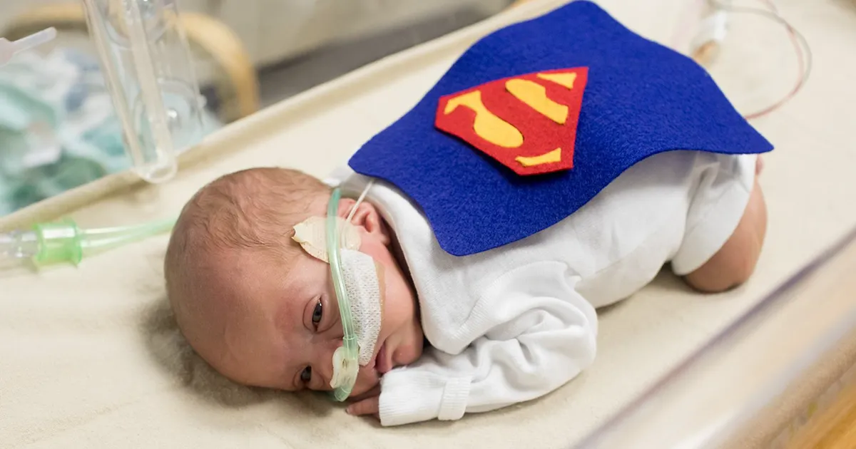 Este hospital disfrazó de superhéroes a los bebés prematuros para ayudarlos a luchar por sus vidas