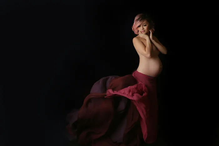 I Always Wondered What My Mother Looked Like Pregnant - So I Photograph Pregnant Mothers
