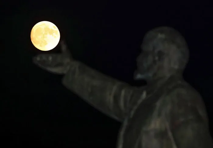 76 Hilarious Reactions To The Disappointing Supermoon
