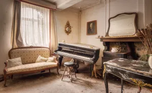 I Photographed 15 Abandoned Living Rooms In Europe