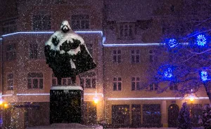 Darth Vader Statue. Saga Continues