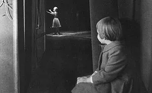 R.I.P. Young Carrie Fisher Watching Her Mother Debbie Reynolds Perform On Stage In 1963