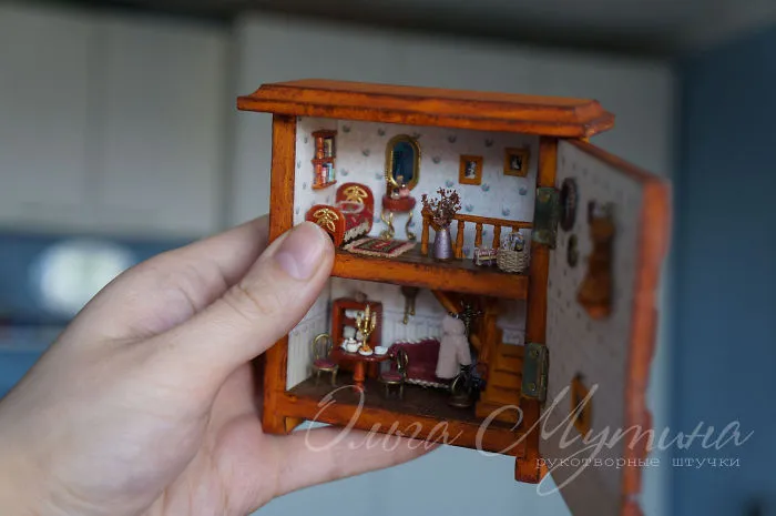 Russian Artist Creates Nostalgic Worlds Through Miniature Art