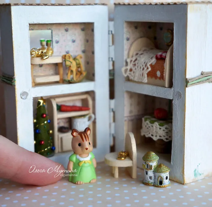 Russian Artist Creates Nostalgic Worlds Through Miniature Art