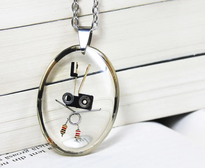 I Turned Electronic Waste Into Tiny Robots