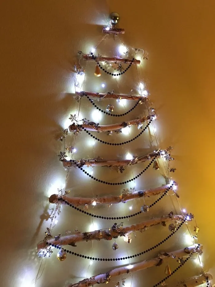 Casa Pequeña = Árbol De Pared, Así No Molesta A La Cama De Mi Perro