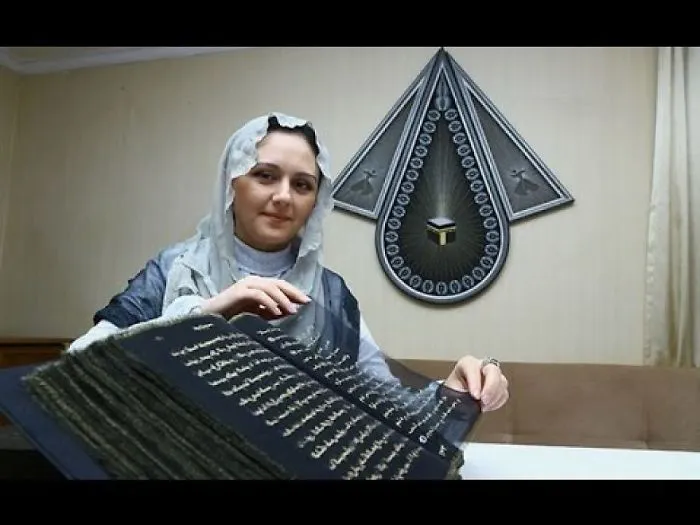 Artist Spends 3 Years Rewriting The Entire Quran In Gold On 164 Feet Of Silk By Hand