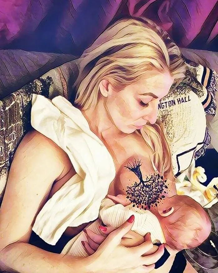‘Tree Of Life’ Breastfeeding Photos Are Taking Internet By Storm