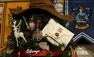 34 Of The Most Creative Christmas Tree Toppers Ever