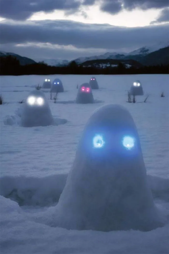 92 Hilariously Creative Snowmen That Would Make Calvin And Hobbes Proud