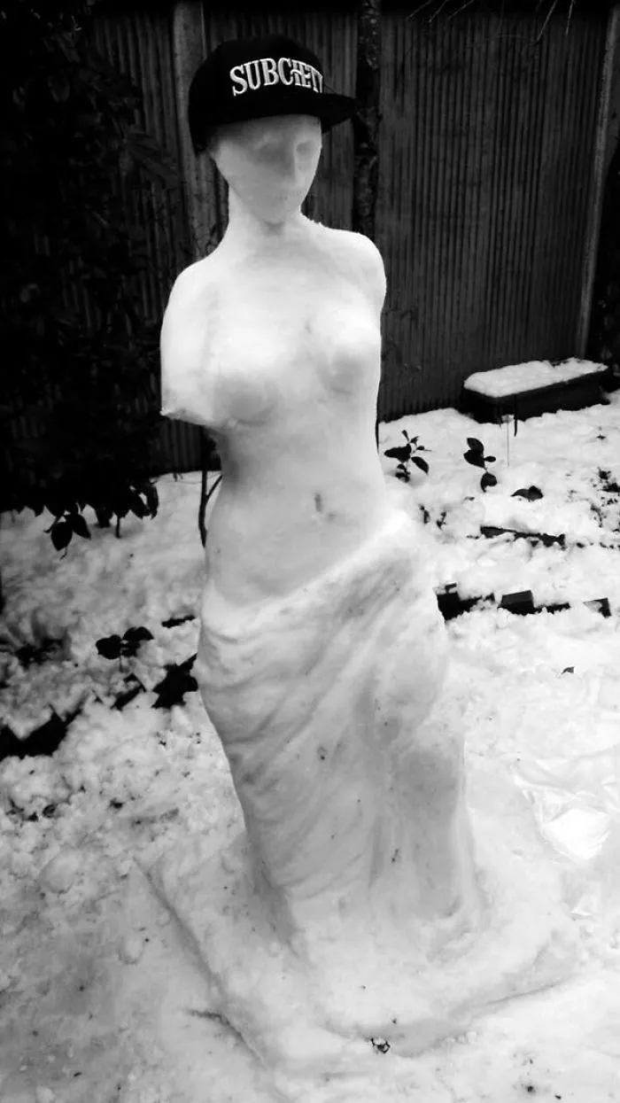 92 Hilariously Creative Snowmen That Would Make Calvin And Hobbes Proud